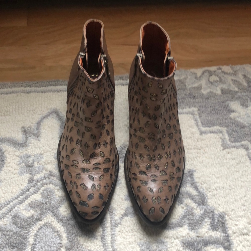 Kanna gold and brown leather boots